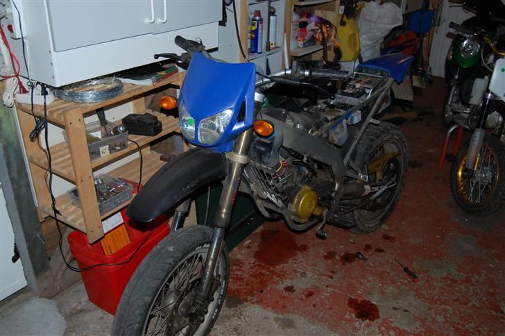 Derbi Senda sm(bytte til rs125) - som den står idag uden udstødning og skjolde billede 16