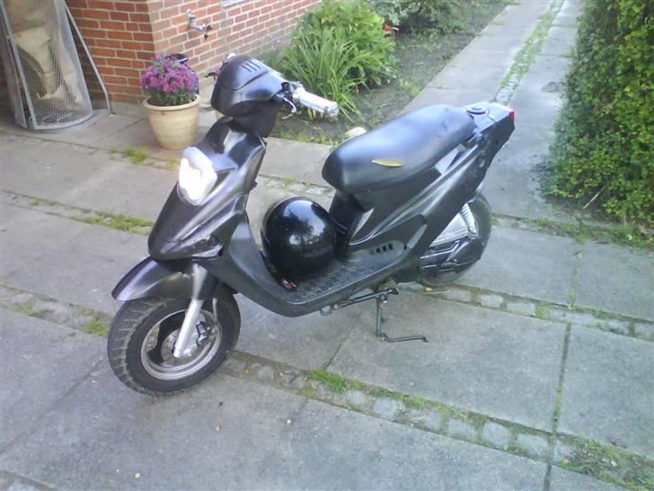 PGO hot50 byttet til sonic:) - sådan ser den ud nu efter jeg tog det med spray billede 2