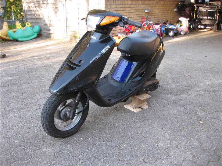 Yamaha Jog væk - Orginal udstødning og center støttefod haves. Orginal olieklap og bagskærm kommer! billede 2