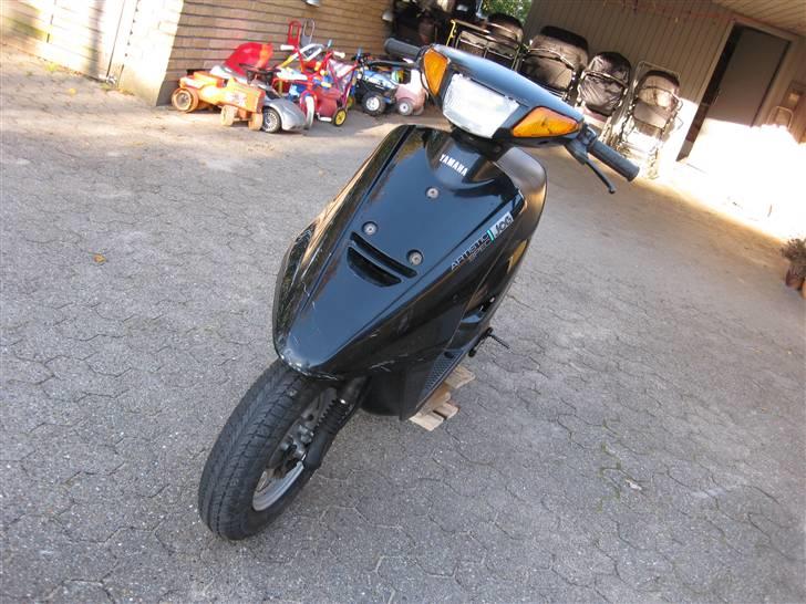 Yamaha Jog væk - Orginal udstødning og center støttefod haves. Orginal olieklap og bagskærm kommer! billede 3