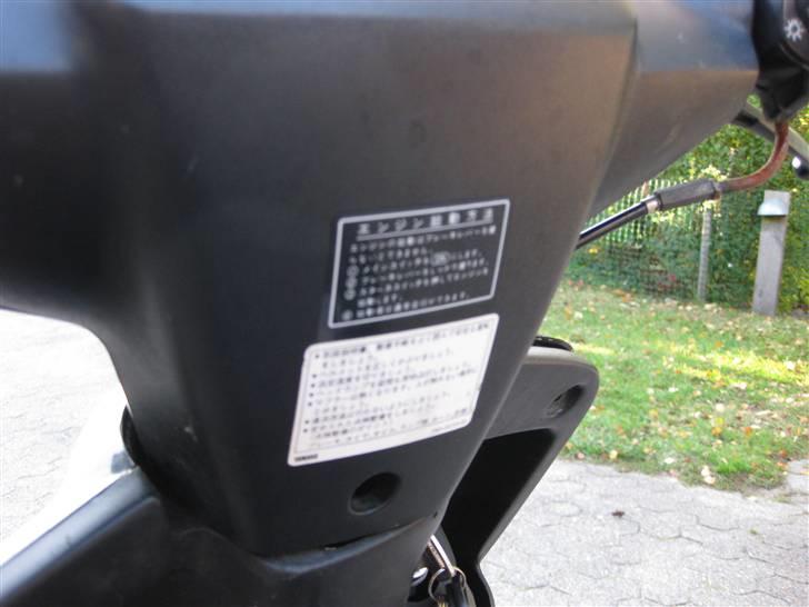 Yamaha Jog væk - Orginal udstødning og center støttefod haves. Orginal olieklap og bagskærm kommer! billede 7