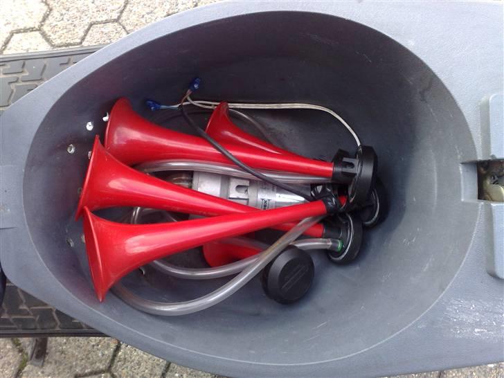 PGO Hot 50 Tornado. - Mit horn :P    (spiller Tjener vi vil ha mere øl) billede 15