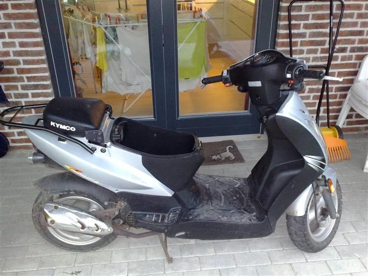 Kymco Agility  - har lige afmonteret sædet billede 1