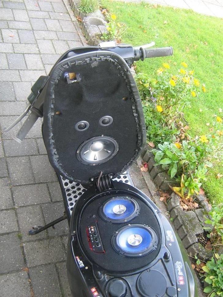 Aprilia Sonic -Glemt til træf :'( - Kun Piooner højttaler :) billede 7