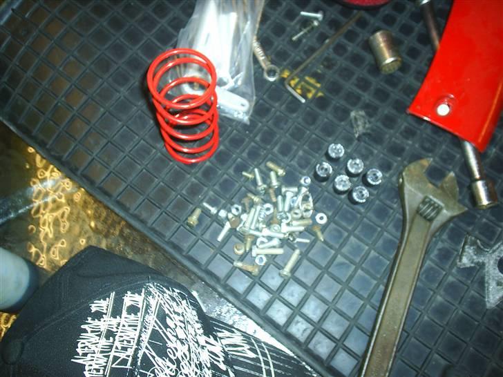 Yamaha Jog Space. Solgt;( - Lidt dele, skruer, trykfjedre og ruller:D billede 7