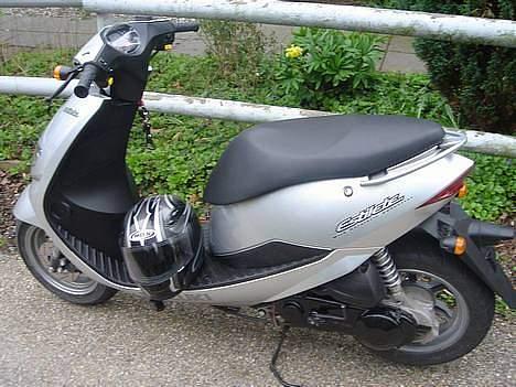 Suzuki Estilete - Tager nye billeder når jeg får et kamera :D billede 5