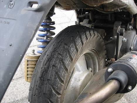Yamaha jog fs solgt - det skal lig siges det ikke er det eneste dæk den har sprunget.. av min pengepung billede 9