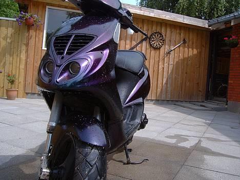 Piaggio NRG mc3 SOLGT - Som den stod juli månede 2005. Den er ikke helt så pæn mere :=) billede 1