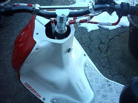 Sym Jet - TIL SALG - Mit bart styr, skifter nok til chrome her til sommer, kabler mangler finish billede 6