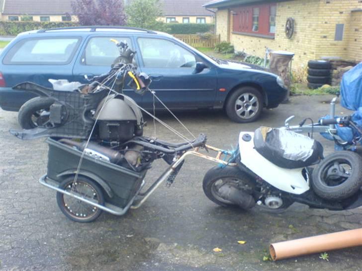 Aprilia sonic - [Byttet til Rs50] - nu forsvandt sonicen sku! :P 150cc jog smutter med den på cykel trailer :P  billede 14