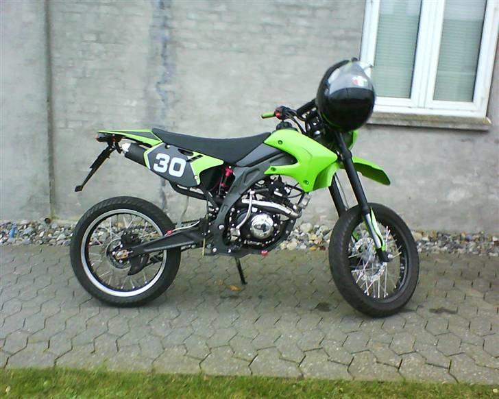 Apollo Orion   Stjålet fra mig :( - Det er så det nyeste. er gået i gang med at polere kanten på fælgene. billede 7