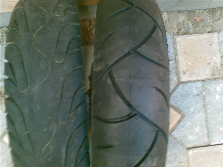 Derbi Senda SM X-treme LC DD - det nye michelin pilot sporty og det gamle vee rubber billede 9