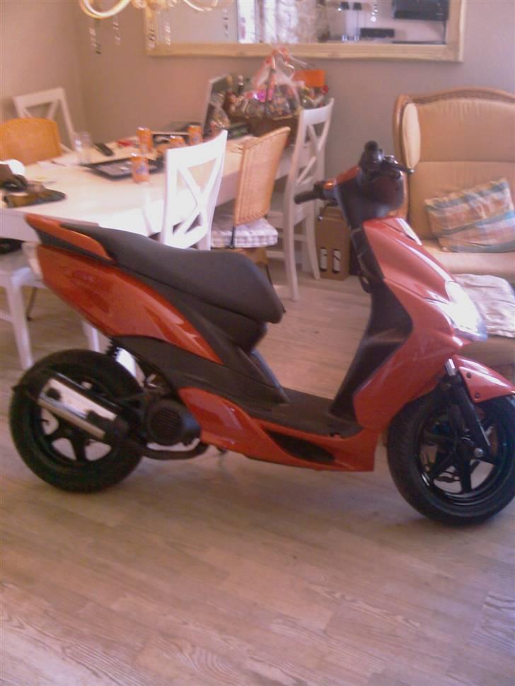 Yamaha jog R lamborghini solgt - skulle da lige ind i stuen  billede 6