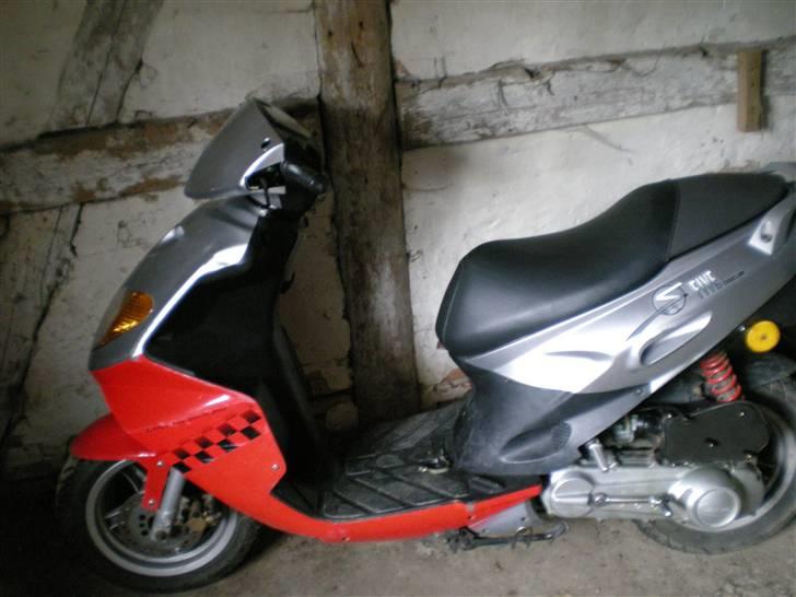 Daelim S-five SOLGT - Scooten fra siden af :D billede 2