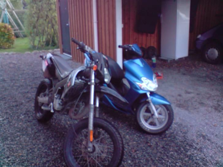 Yamaha Jog R //Solgt// - er de ikke smukke sammen? :D billede 9