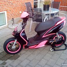 Yamaha Jog RR |.| PINKY |.| VæK