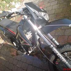 Derbi senda. Byttet med sonic 