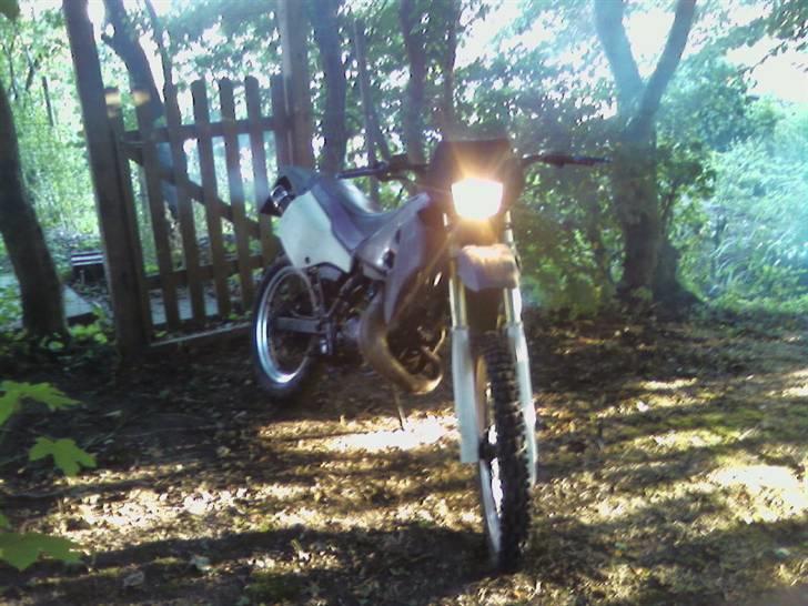 Suzuki RMX solgt - skjolde slebet ned og klar til maling:b billede 1