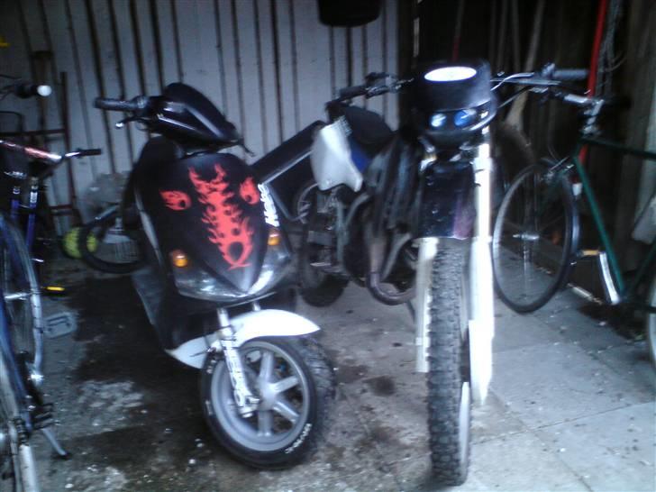 Benelli 491 AC. BYTTET TIL BWS - Sammen med storebrors Rmx´er.. inden den blev malet rød :) <3 billede 3