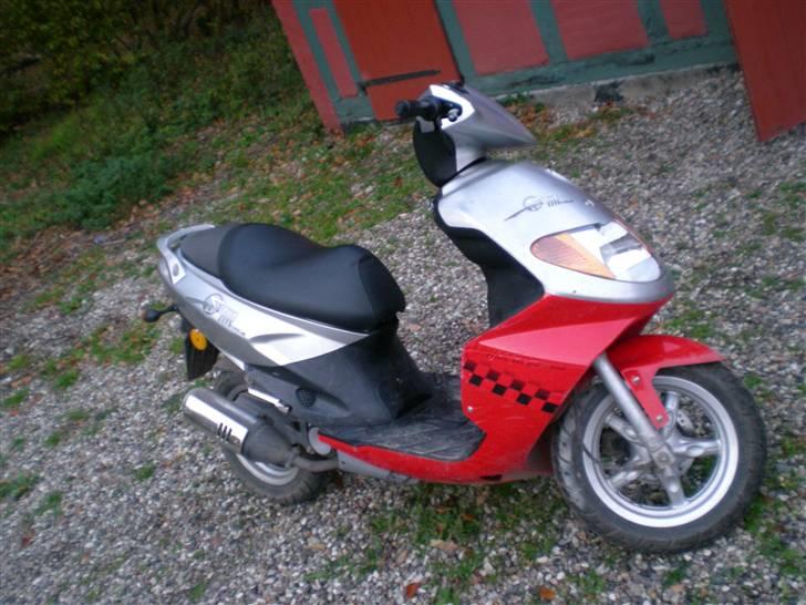 Daelim S-five SOLGT - Scooten næsten forfra :D billede 10