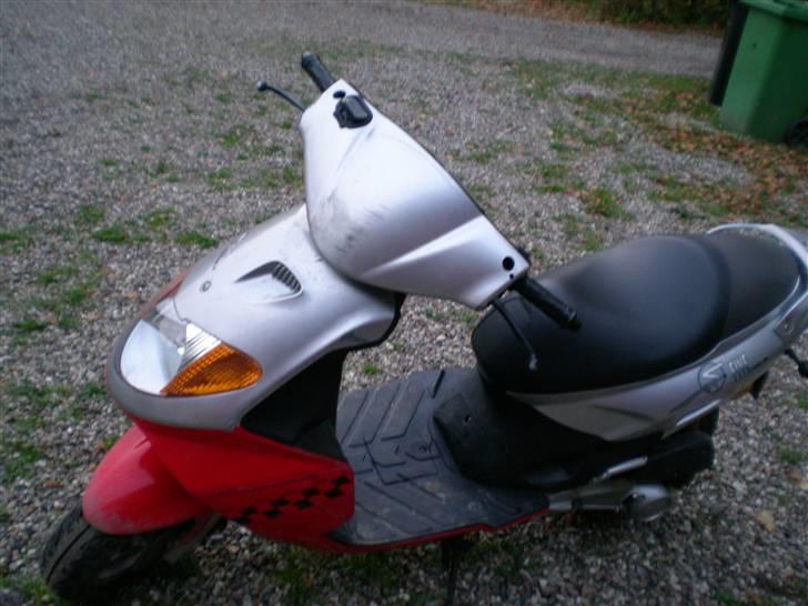 Daelim S-five SOLGT - Scooten fra siden billede 14