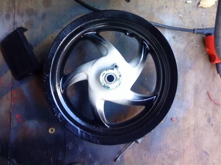 Gilera Stalker Byttet - øvelse gør mester. det er malet med en halv tom spray maling billede 11