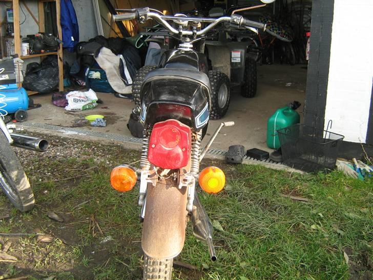 Suzuki dm50 samurai - regner med at slibe bagskærmen og lakere den inden så længe billede 2