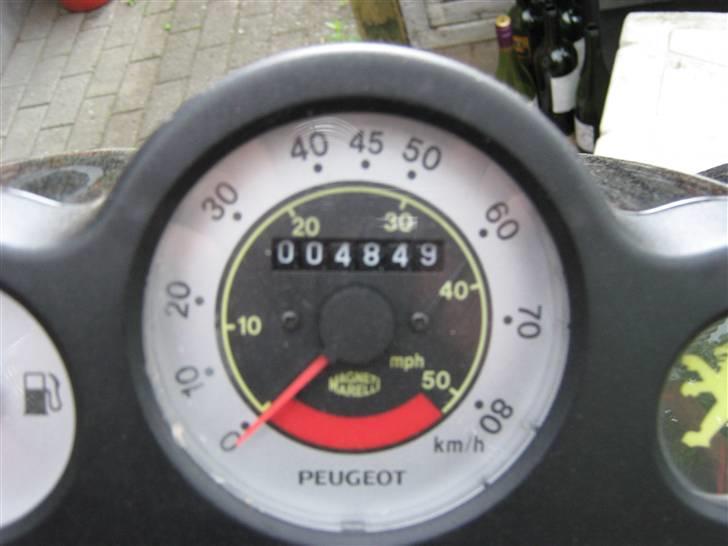 Peugeot Speedfight2 - SOLGT :-) - Den er fra 2004, men kører som en ny...spinder som en "mis"...hehe... billede 9