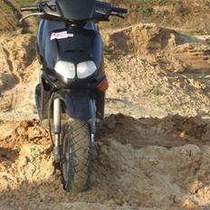 Aprilia rally ac total skadet.