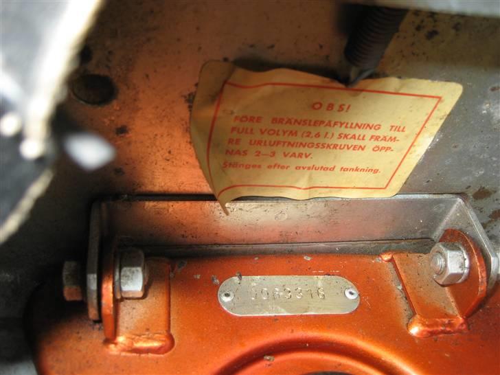 Monark compagt - skildt under sadel. ved ikke hvad nummeret står for. nr:0063316 FØR renovering billede 5