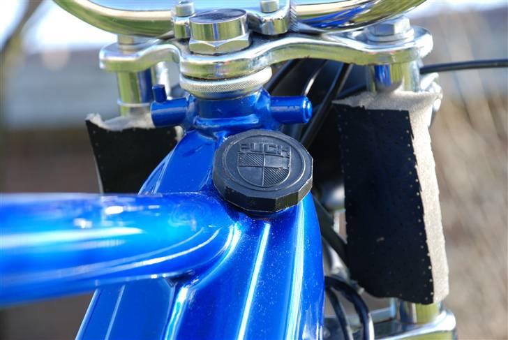 Puch Maxi kl SOLGT - Det skumgummi er midlertidig og beskytter lakken når styret vipper billede 7