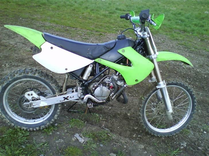 Kawasaki kx 85 BYTTET - jomfru tur efter renovering og lakering billede 7