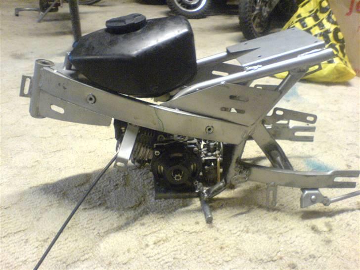 MiniBike 49 cc solgt - Som motoren skulle stå sammen billede 4