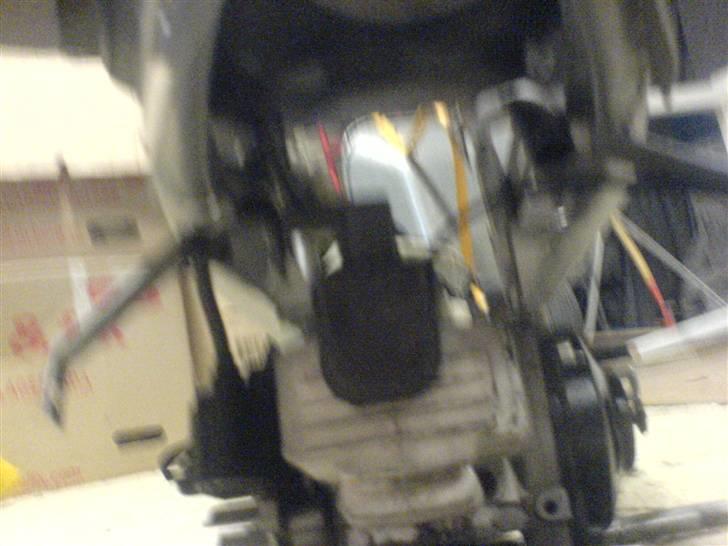 MiniBike 49 cc solgt - Motoren forfra billede 6