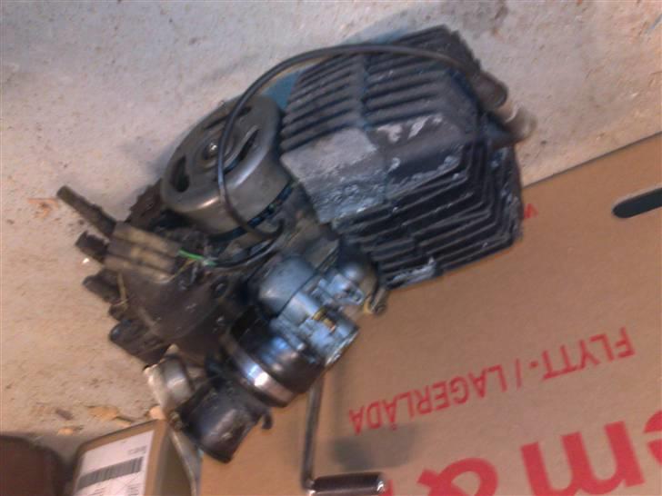 Puch monza 4sl > monza juvel - her er motoren så lige blevet revet af billede 2