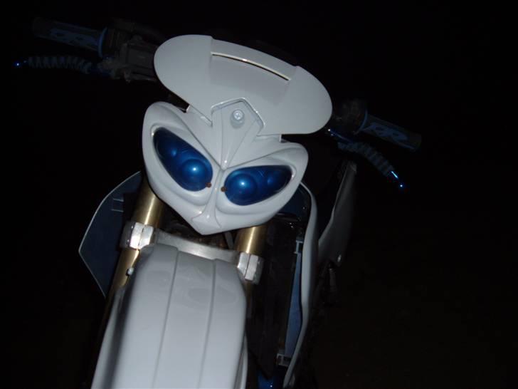 Suzuki RMX - frontmaske med lidt liret autolak ;) billede 12