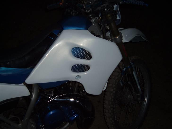 Suzuki RMX - gitter i sidekåbe billede 14