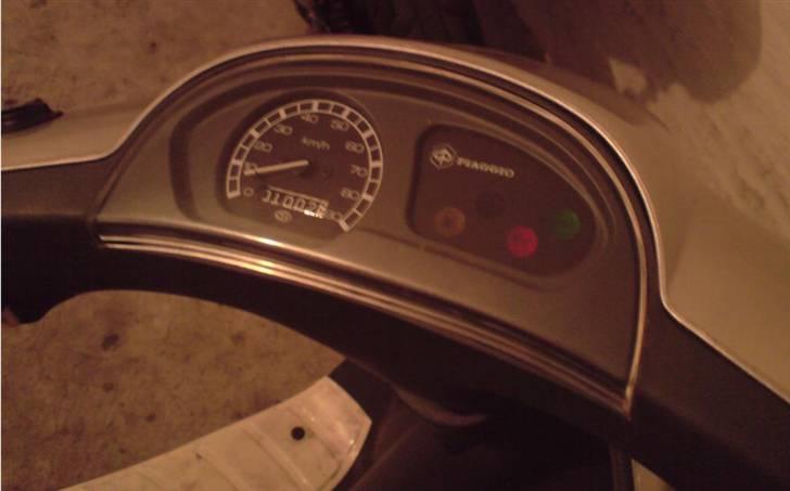 Piaggio Zip - STJÅLET - 1xxx km står der, men speedo virker vist ikke, så ved ikke hvor langt den har gået. billede 3