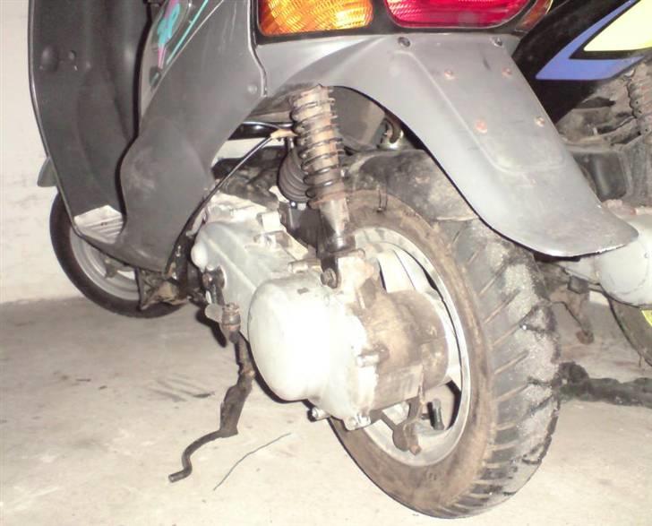 Piaggio Zip - STJÅLET - Lufttiltret der ligger oven på den lille bagskærm hehe. billede 5