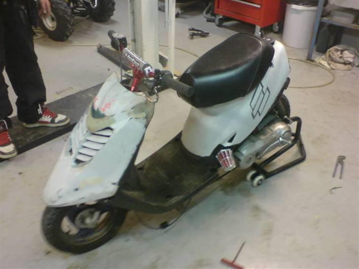 Yamaha Jog As FØR [Udsolgt] - den er skilt nu . vent til den er færdig billede 9