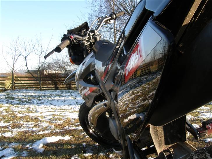 Derbi Senda extreme - Sådan så den ud da jeg fik den. Har dog pillet udstødning af på det her billede. billede 1