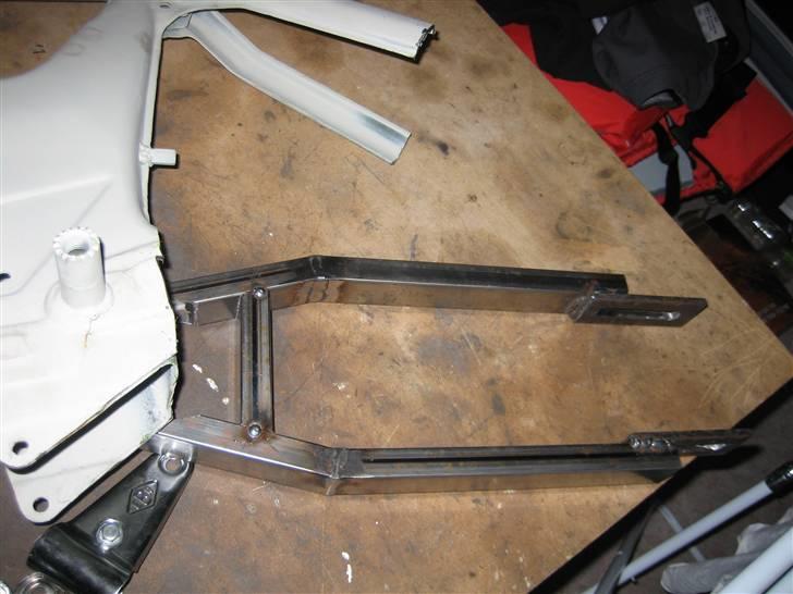 Puch Maxi K • MK 74 cc • - igang med bagsvinger. det fandme svært. og tager lang tid. er kun lige begyndt billede 3