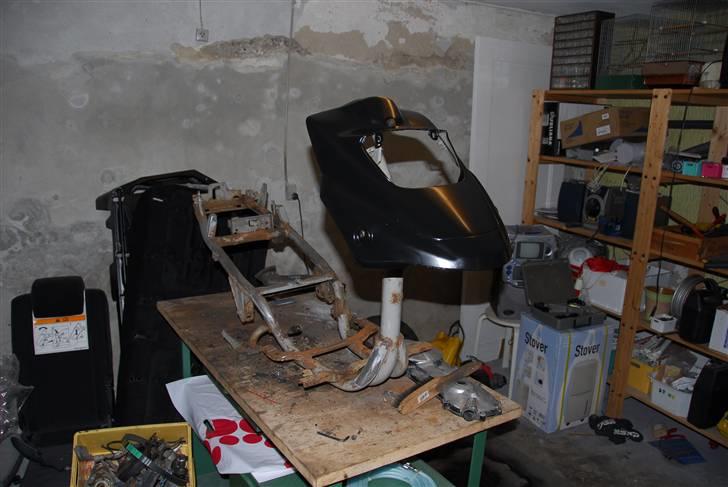 PGO Hot 50 - Projekt - solgt- - Så blev den skildt af, og er nu igang med at slibe hele lortet:D billede 11