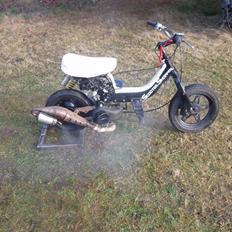 Suzuki fz/Jog solgt 5000kr.