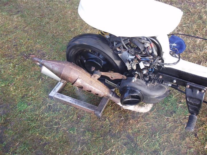 Suzuki fz/Jog solgt 5000kr. - den 23. december billede 2