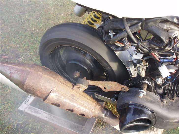 Suzuki fz/Jog solgt 5000kr. - der skal laves et andet ledningsnet billede 3