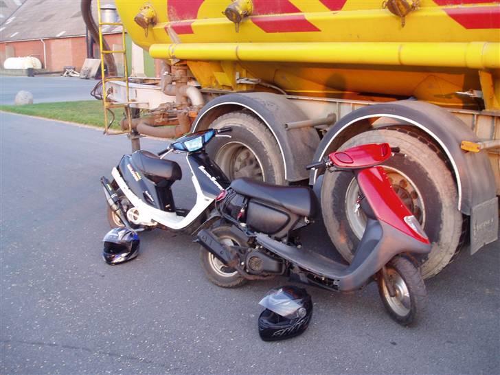 Yamaha Space invation Byttet:( - med nye skjolde monteret:P jespers tidligere jog as ved siden af :) billede 3