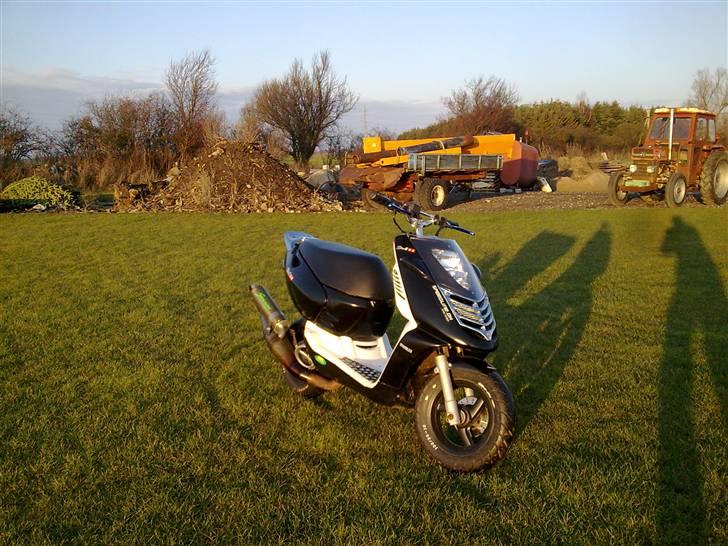 Aprilia Sonic solgt* - Den blev lige stillet op i aften solen den 20 januar 09 billede 1