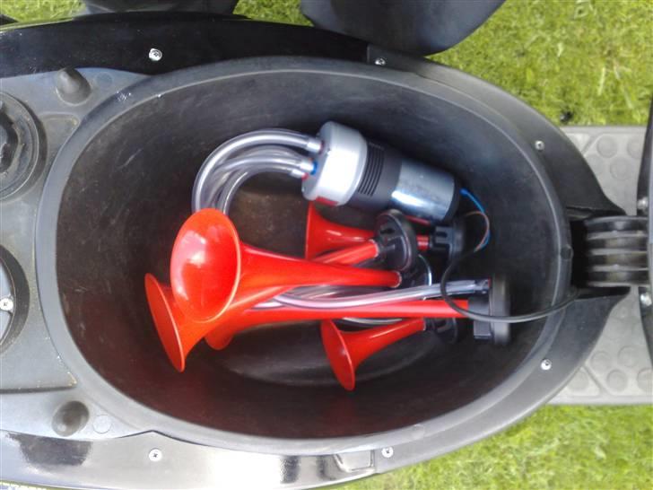 Aprilia Sonic  - fem tonet horn! HA det blæser dit horn i småstykker :P billede 7
