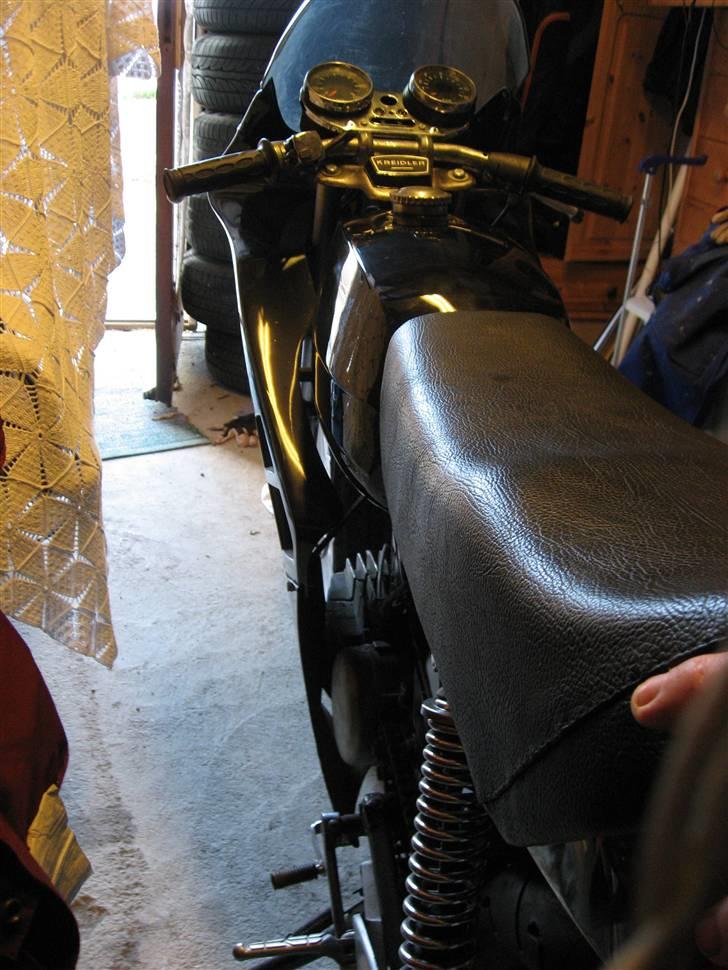 Kreidler RS "Cafe-racer" Prosjekt  - Fed sadel med flot betræk billede 4